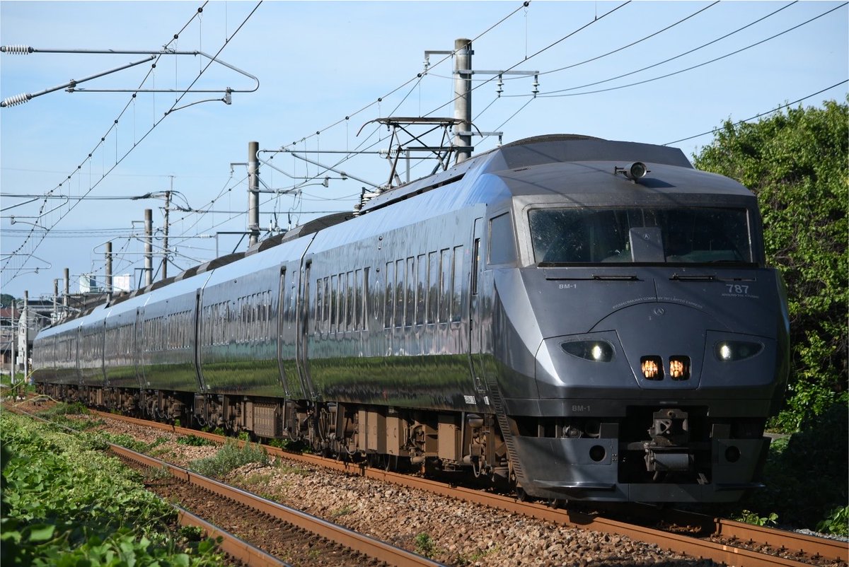 s3c08's tweet photo. この頃の水戸岡氏がデザインした車両は滅茶苦茶好き。新造の方が一番長けてる気がする。 https://t.co/MT1ypHCr5f