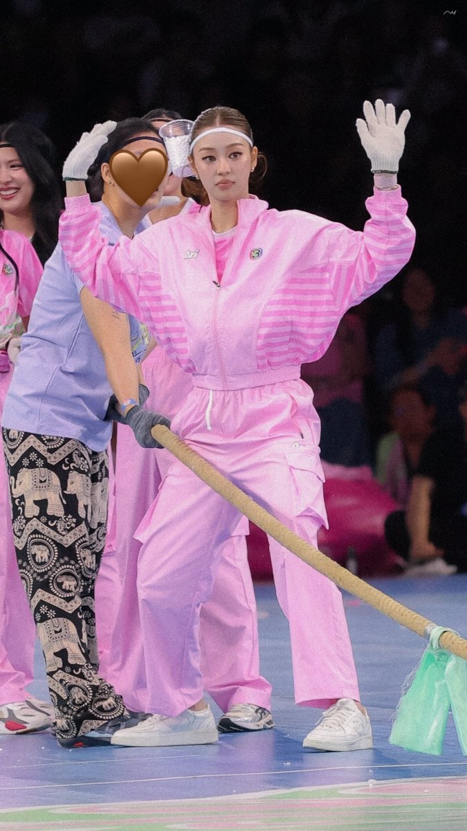 rus1_abc's tweet photo. 🦋: Hands up😋
🧸: 🙌🙌🙌🙌🥺

#LenaMiu #ลีน่าหมิว
#MiuNatsha #lalinalena https://t.co/pmlIl3quoD