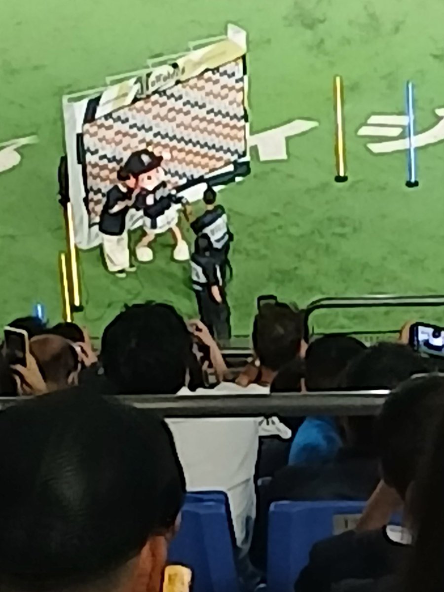 GAMBA_unicorn's tweet photo. おりほー！
久々の野球観戦最高だぜ！

レモンサワー売ってた人が首にマリノスのタオマフ巻いてて、聞けばゴール裏で声枯らしてるらしい。 https://t.co/Xjxzfs35fu