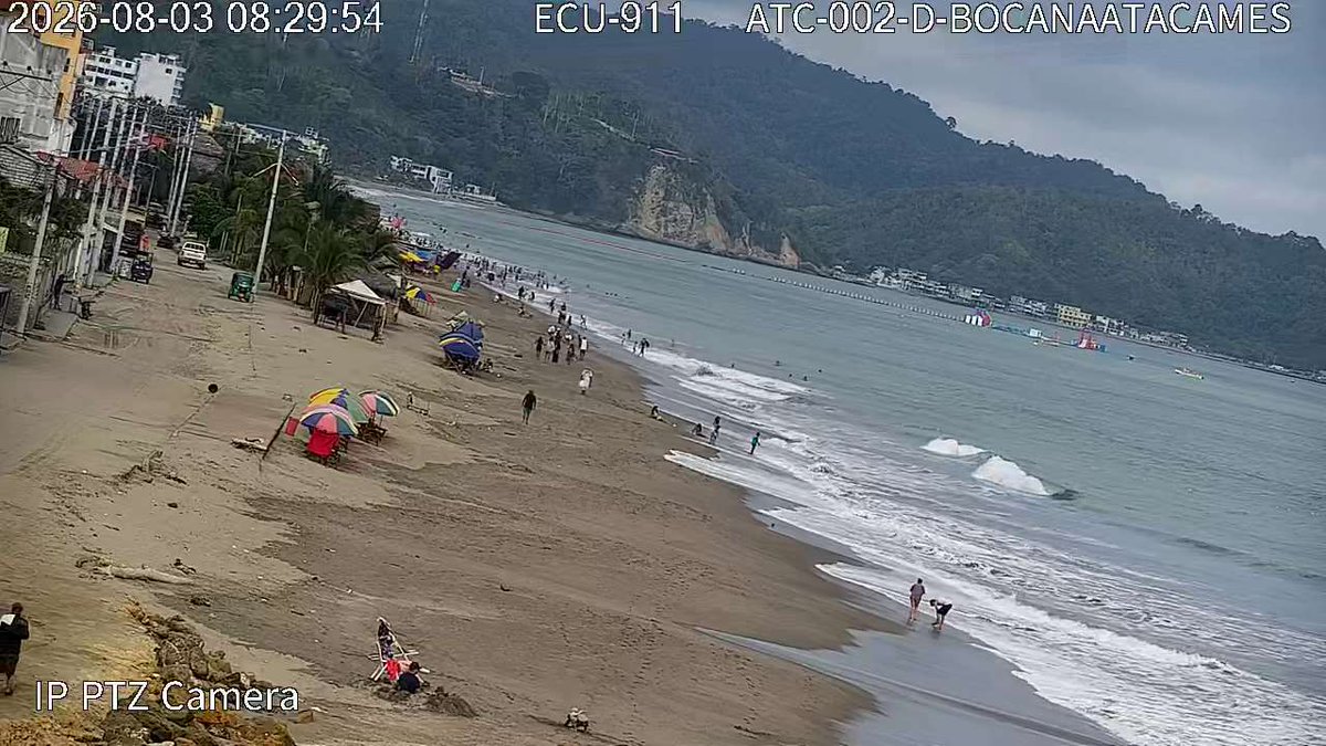ecu911Ibarra's tweet photo. 📍#Esmeraldas | Mediante  #VideovigilanciaECU911 mantenemos vigilancia continua en los balnearios de nuestra jurisdicción para fortalecer la seguridad de quienes disfrutan del perfil costero.

🏖️ Antes de ingresar al mar, verifica el color de la bandera:
🟢 Verde: Condiciones seguras.
🟡 Amarilla: Ingresa con precaución.
🔴 Roja: No ingreses al mar.

🌊 Se registra un oleaje moderado con una altura máxima de 1,10 m.

🤝 Acata las indicaciones de los organismos de respuesta y, ante cualquier emergencia, comunícate con la #LíneaÚnicaParaEmergencias 9⃣-1⃣-1⃣.