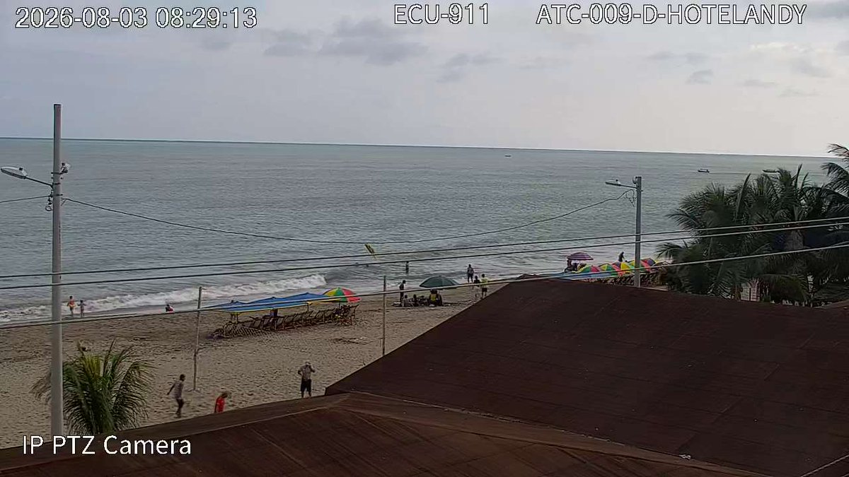 ecu911Ibarra's tweet photo. 📍#Esmeraldas | Mediante  #VideovigilanciaECU911 mantenemos vigilancia continua en los balnearios de nuestra jurisdicción para fortalecer la seguridad de quienes disfrutan del perfil costero.

🏖️ Antes de ingresar al mar, verifica el color de la bandera:
🟢 Verde: Condiciones seguras.
🟡 Amarilla: Ingresa con precaución.
🔴 Roja: No ingreses al mar.

🌊 Se registra un oleaje moderado con una altura máxima de 1,10 m.

🤝 Acata las indicaciones de los organismos de respuesta y, ante cualquier emergencia, comunícate con la #LíneaÚnicaParaEmergencias 9⃣-1⃣-1⃣.