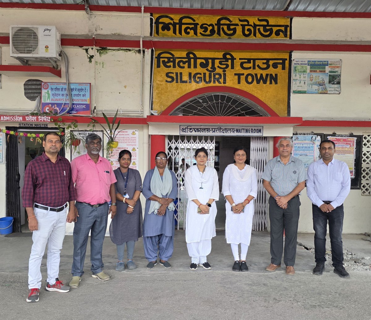 aismair1953's tweet photo. Today we visited Two branches NJP & SGUJ and one ladies station of NFR SGUT. SMR oF ladies station pratima De and anaya bhatacharya. #JAIHOAISMA #AISMA #safetyfrontlinestaff #RailwaySafety https://t.co/xra5pfueoL