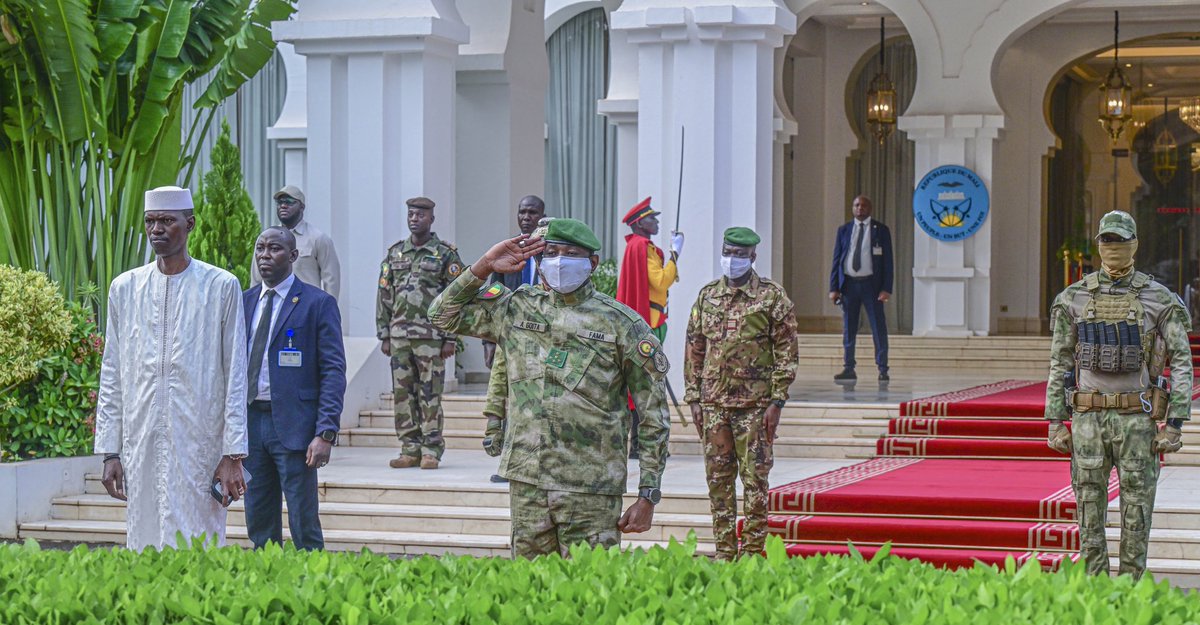 PresidenceMali's tweet photo. Le Pdt de la Transition, SE. le Général d’Armée Assimi GOÏTA, Chef de l’État, a présidé ce lundi 03 août 2026, la traditionnelle cérémonie mensuelle de montée des couleurs au palais de Koulouba. La cérémonie a enregistrée la présence massive  des collaborateurs du Chef de l’Etat. https://t.co/4q91ydzn1X