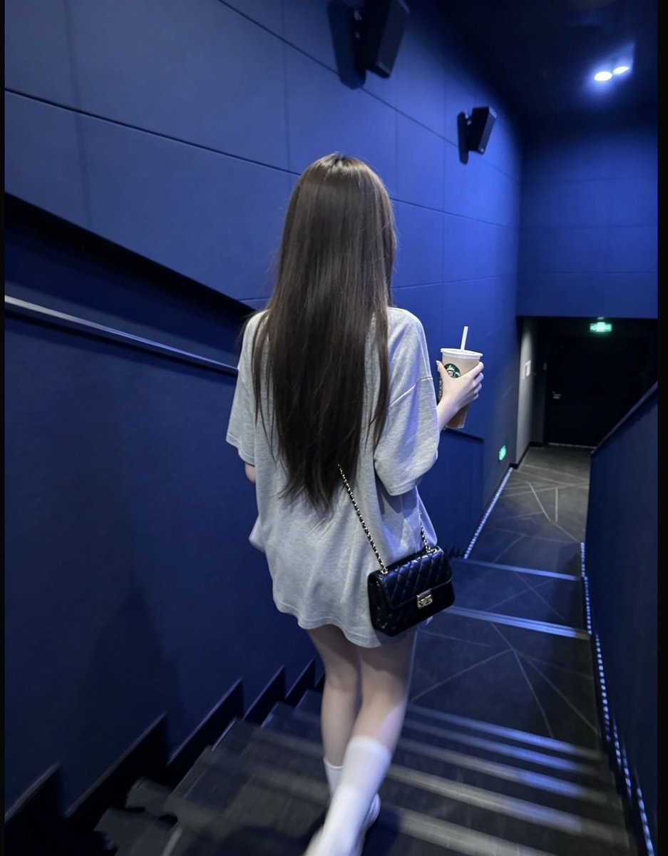 bedao68's tweet photo. Đi xem phim team thích mang ly cà phê/trà sữa vào chill hay phải có bắp bơ mới chịu được?
Cmt team Nước hay team Bắp xem phe nào đông hơn nào 🍿🥤
#CinemaPoll https://t.co/4nURqSSU8B
