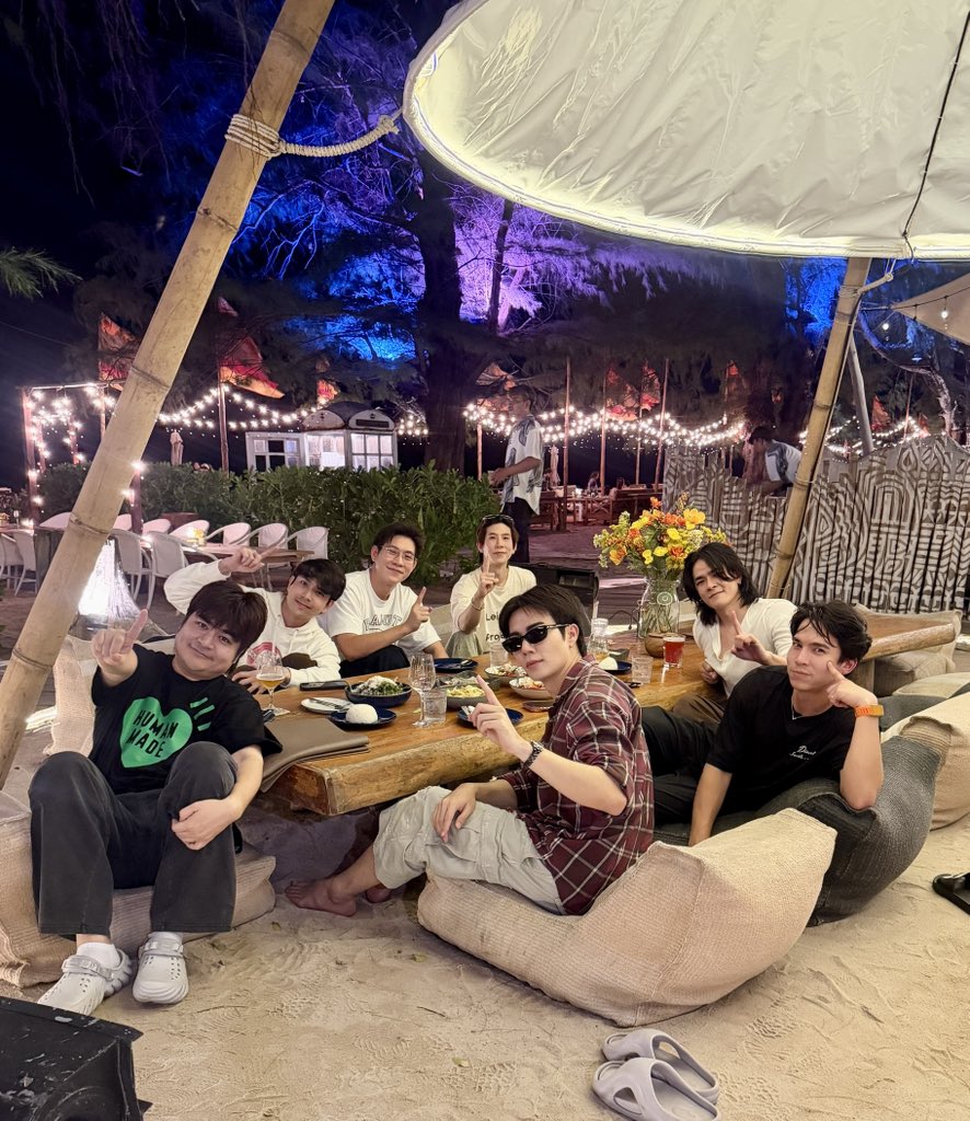 zee_pruk's tweet photo. Gen 1 แจ้งเกิด ขาดจิมมี่เสียดายติดงาน https://t.co/OeICJmrd4r