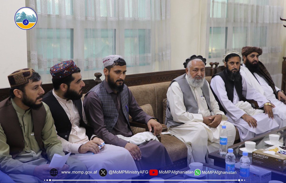 Hamaun_afghan's tweet photo. د پروان ولایت د باریت کان د کېندنې او پروسس تړون لاسلیک شو

د کانونو او پټرولیم وزیر الحاج ملا هدایت‌الله بدري د ۱۴۰۵ لمریزکال کال د زمري میاشتې په ۱۲مه نېټه، د دوشنبې په ورځ د پروان ولایت د سرخ پارسا ولسوالۍ د فرنجل سیمې د باریت کان د کېندنې تړون چې ١١.٢٧ هکټاره مساحت لري https://t.co/tRHBWbZ8Qk