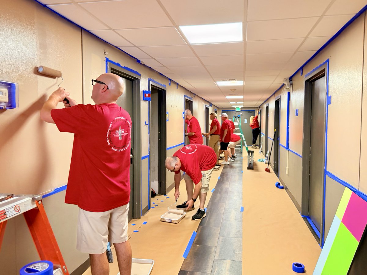 CokeCCBCC's tweet photo. Last week, our Teammates came together in Nashville to serve at Dream Streets, helping support an organization that's creating brighter futures through transitional housing, food assistance and youth programming for residents in North Nashville.

We're grateful for the opportunity to give back, strengthen our community and work side by side to make a difference! ❤️