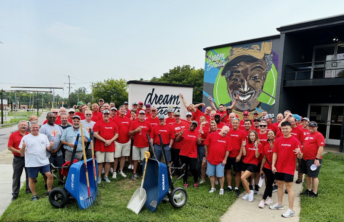 CokeCCBCC's tweet photo. Last week, our Teammates came together in Nashville to serve at Dream Streets, helping support an organization that's creating brighter futures through transitional housing, food assistance and youth programming for residents in North Nashville.

We're grateful for the opportunity to give back, strengthen our community and work side by side to make a difference! ❤️