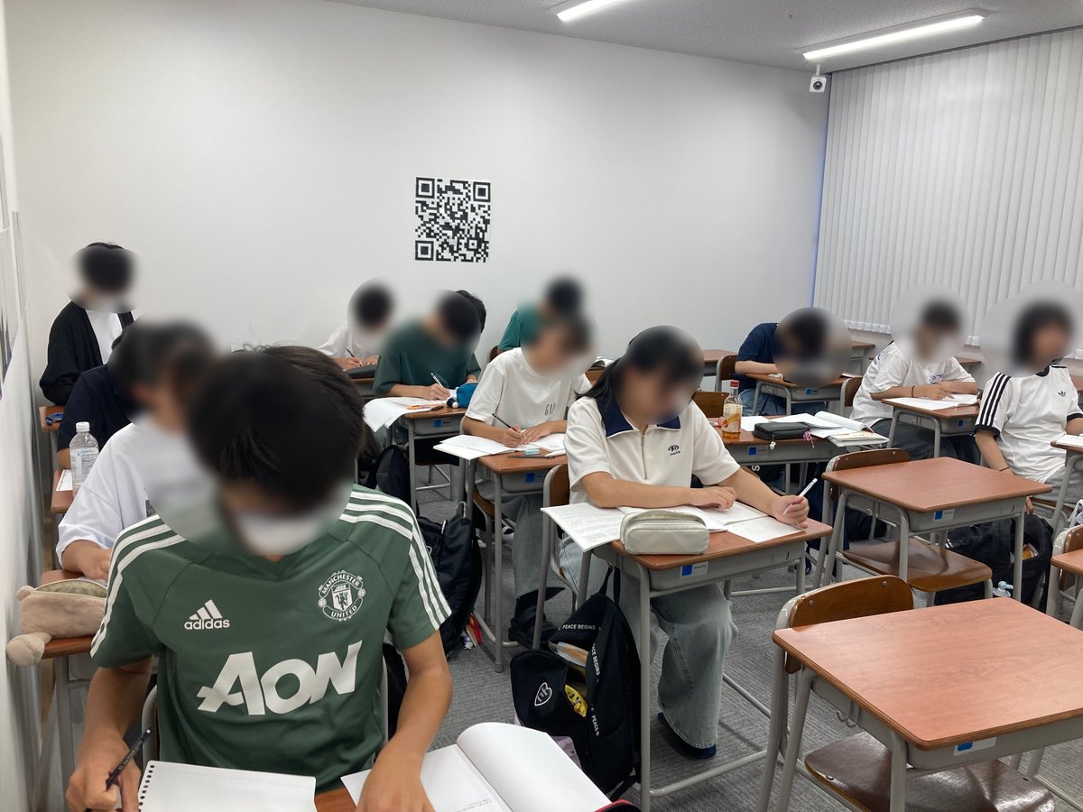quard_official's tweet photo. クオード鎌取校の夏期講習の様子です！

クオードならではの双方向の授業が展開されている一方、自習室では受験生が黙々と勉強しています。

自習室には多くの受験生がいるにも関わらず、静かで集中しやすい空間になっていました。

夏はまだ始まったばかり！
頑張れ、受験生！ https://t.co/v7paa8jVgR