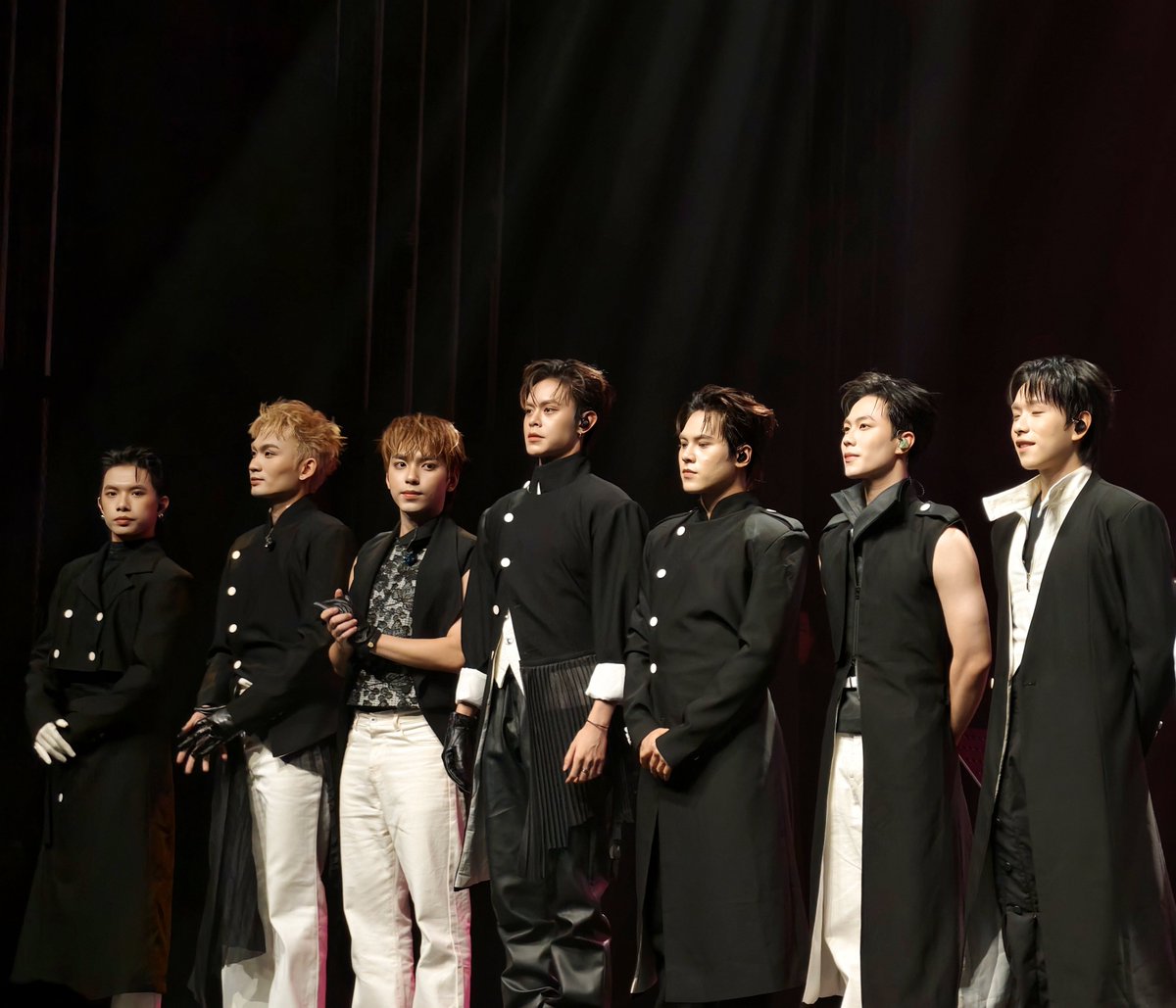 MinhXuan_Nguyen's tweet photo. This is UPRIZE - the new generation of idol group in Vietnam!
Chúc mừng mấy đứa đã có lịch trình quốc ngoại đầu tiên thành công 💙

#UPRIZE
#LaunchpadExperience #SonyMusicMalaysia https://t.co/RziEEKpGWz