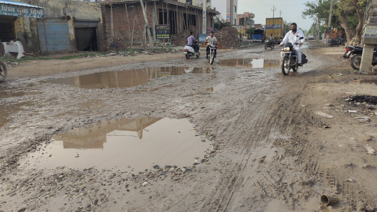 nk201274's tweet photo. राजौंद के पूंडरी मार्ग की दुर्दशा। सरकार व प्रशासन नहीं ले रहे सुध।
राजौंद के नागरिक, राहगीर परेशान।

निर्मल कुमार 
9466309795 https://t.co/DiQTMFrmKK