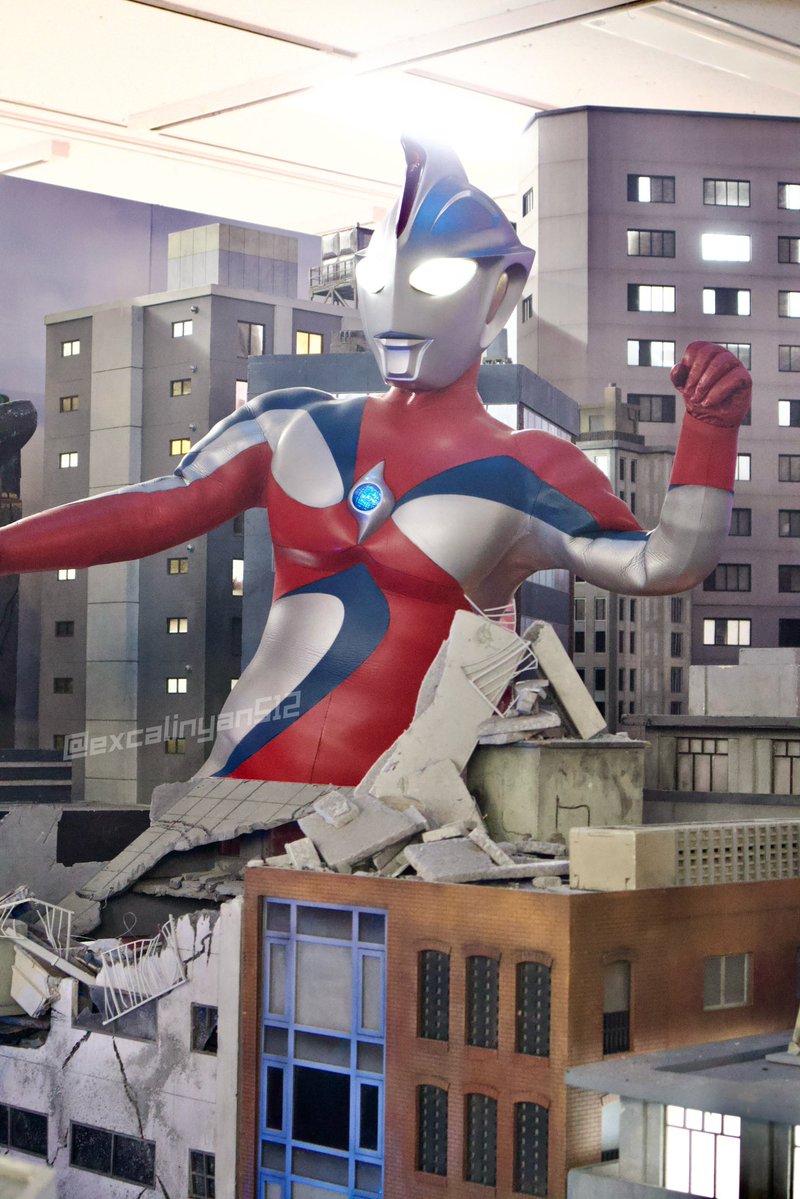 excalinyan512's tweet photo. そして今日のいちばんの目的
最推しウルトラマンコスモス
基本3形態+カオスウルトラマンカラミティまで観れるなんて…
どうしてもコスモスとショットが撮りたくて平日に休みを捩じ込んで大正解だった
いつかジャスティスにも会いたいな

#ウルトラヒーローズEXPO https://t.co/4Cfig5bY5k