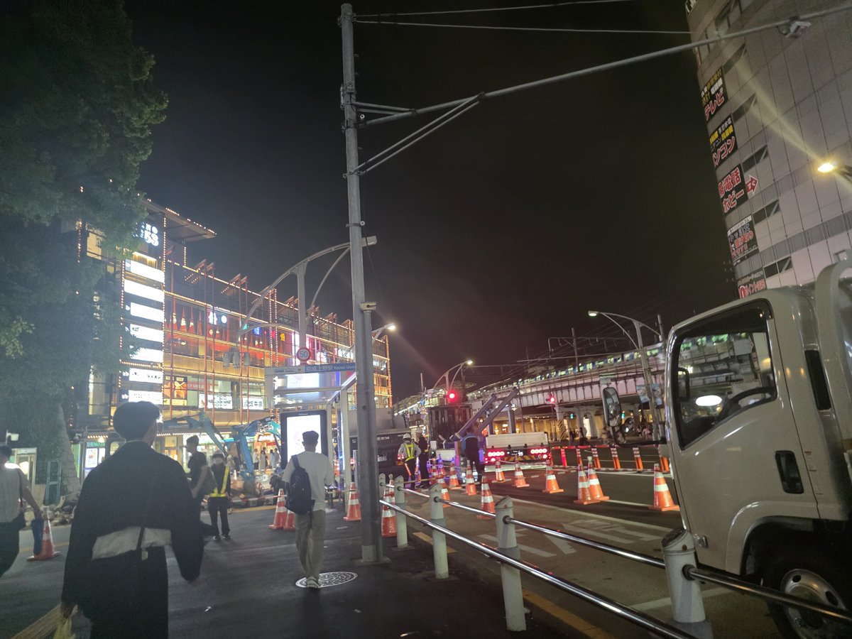 _poo_main's tweet photo. ゴミみたいなタバコの匂いがする東京きちゃー！ https://t.co/RSvw1E7cZJ