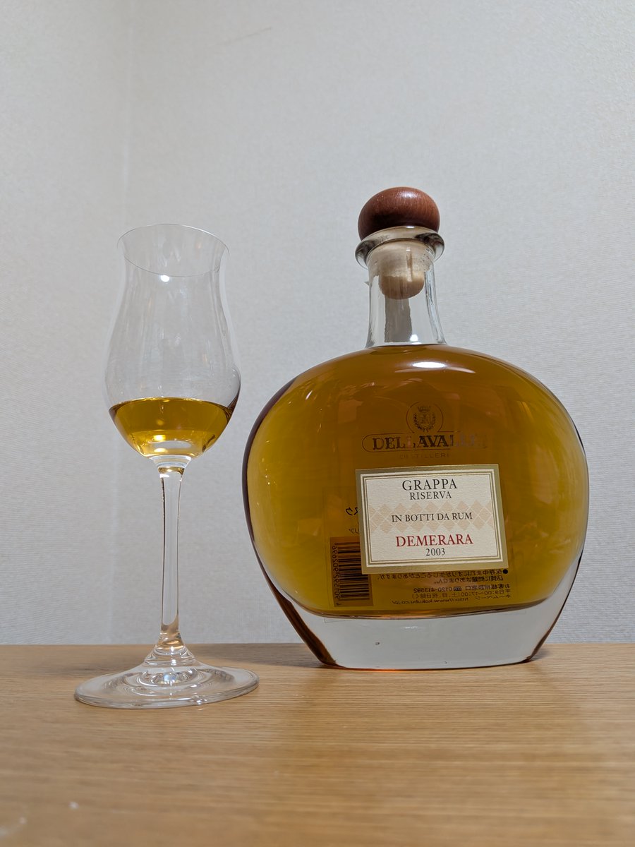 plus_whisky's tweet photo. デッラヴァーレ デメラララムカスク

わーい
プラスキー、グラッパだーいすき
これの15年版が大好物だったけどこのラムカスクも全然美味いなぁ。ちょっとスパイシー立つかな？くらい？
いやーしかし美味い。さっき美味い桃食べてたから尚更美味い。 https://t.co/3d7zwq8WKd