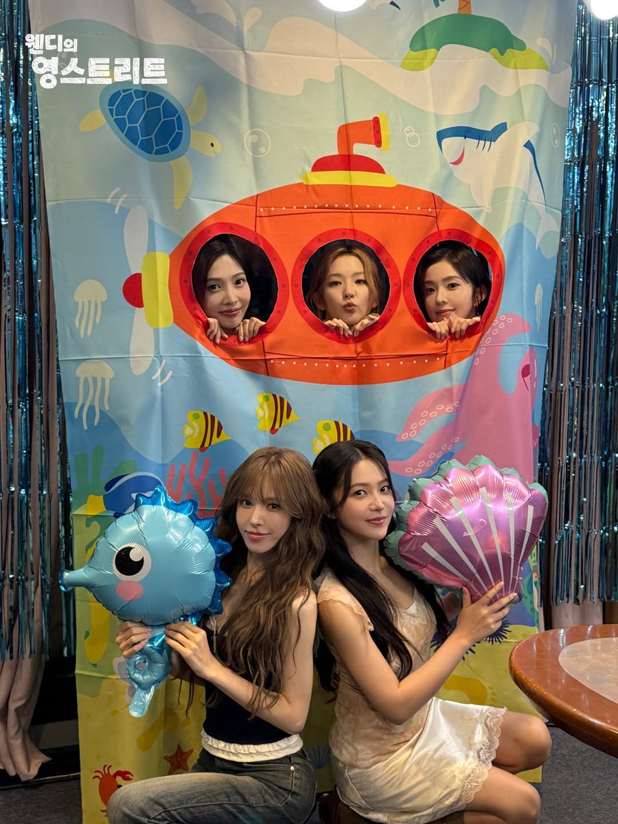 seurrene_'s tweet photo. RED VELVET @ WENDY'S YOUNGSTREET 😂 https://t.co/biLvMWLJ5N