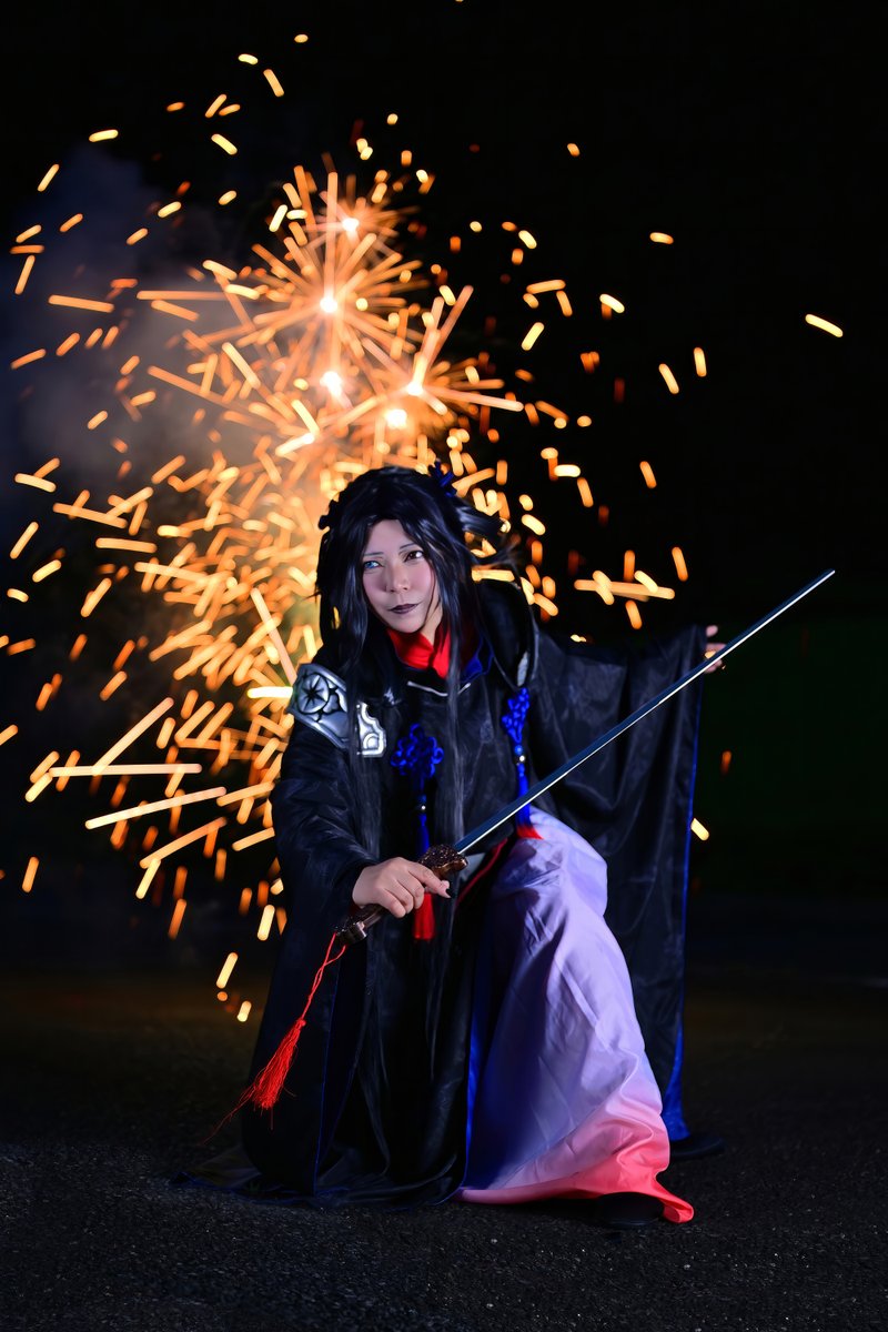 Vein_Melt's tweet photo. 【COS　刀剣】七星剣  

火華をまとひて。 

 Photo:@_reitoumaguro

#おおつきコスプレ https://t.co/ZQdcAm82E3