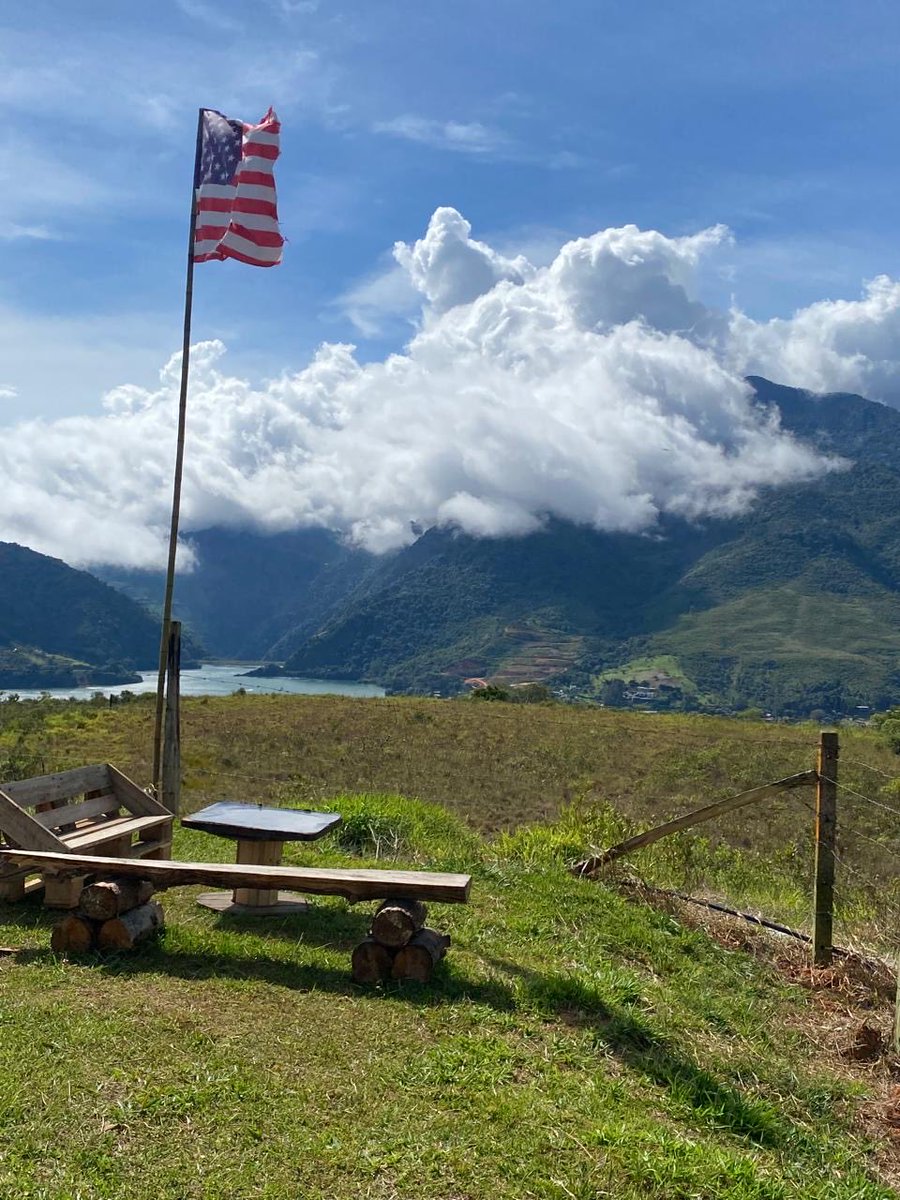 Dannyybbravo's tweet photo. Photo from my dad in Lago Calim, Colombia 🇨🇴 @colombia_travel https://t.co/N7e8k5BqNH