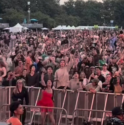 cortislace's tweet photo. CORTIS AT TURNSTILE
IM SO GLAD THEY WITNESSED AN AMERICAN METAL MOSH PIT CUZ THE GUYS WERE GOING FUCKING CRAZY https://t.co/5wML54Zcoj