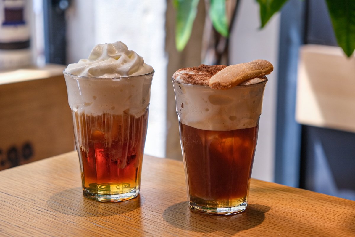 MelleBonPlan's tweet photo. Découverte des boissons fraiches estivales à l'Atelier Barista de #Malongo installé dans le Quartier Latin :
☕️Café Tiramisu avec café cold brew
🍵Thé Coco Citron avec thé cold brew
📍50 Rue Saint-André des Arts, 75006 Paris
👉https://t.co/zzkWGOLNJa https://t.co/dcZzR4qc7d