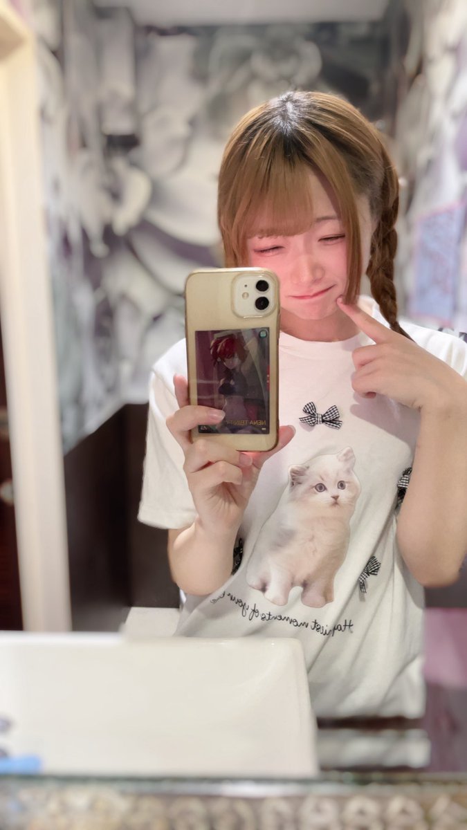 GUILDOLL_maro's tweet photo. ろぐいん🎮

やけ酒、付き合ってくれませんか
いっそ床を見せてくれ顔可愛い今日 https://t.co/Pn6nSeF1ly