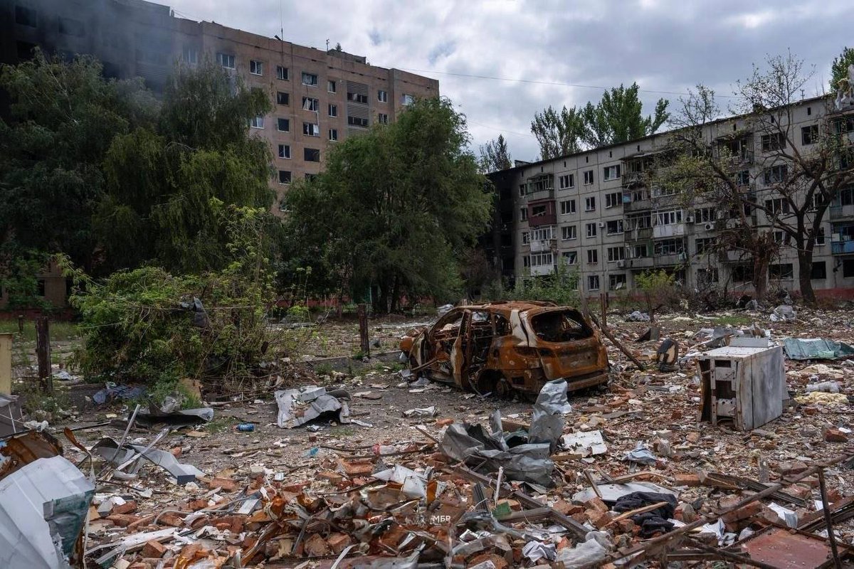 BohuslavskaKate's tweet photo. Another ghost town.

This is what Druzhkivka in the Donetsk region looks like now - wounded and dying in agony because russians wanted to "liberate" it from people, homes, dreams, and life itself. https://t.co/qCi69rx1Sc