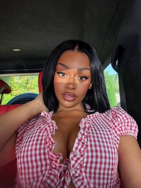 Temiadeleke11's tweet photo. I know I’m pretty 😍 https://t.co/6THg3i7UGV