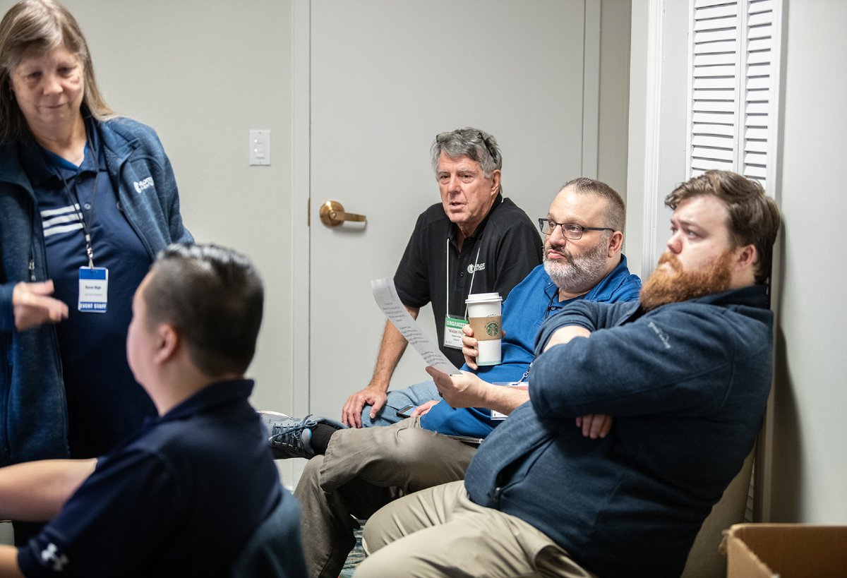 davidllada's tweet photo. Ben Finegold (@ben_finegold) and the staff of the Charlotte Chess Center (@CLTchesscenter). ๐บ๐ธ #USchess https://t.co/Vl9DxFrECg