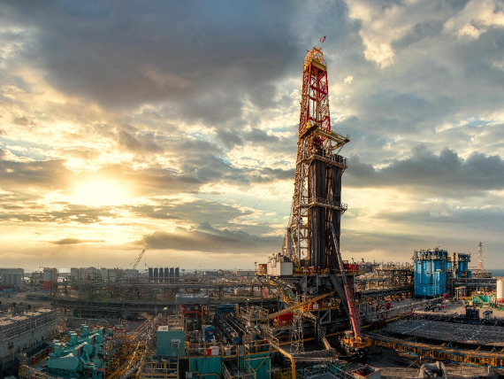 RaCaldwellTX's tweet photo. Milestone unlocked in drilling efficiency! 

ADNOC just set a new well delivery benchmark, drilling 6,428 feet in 24 hours through some of the UAE’s most challenging carbonate formations.

Why does this matter?

In upstream energy, speed without compromising safety or integrity is everything. Carbonate rock is notoriously tough on equipment and unpredictable to navigate. Achieving this rate of penetration (ROP) by integrating advanced technology, real-time analytics, and seamless cross-functional execution isn't just an operational win, it fundamentally shifts the economics of project delivery.

By drastically reducing non-productive time and days-to-depth, operators can bring energy online significantly faster, lower capital intensity, and reduce the overall carbon footprint per barrel produced.

A massive nod to the engineering and field teams pushing the boundaries of what’s possible in subsurface operations.