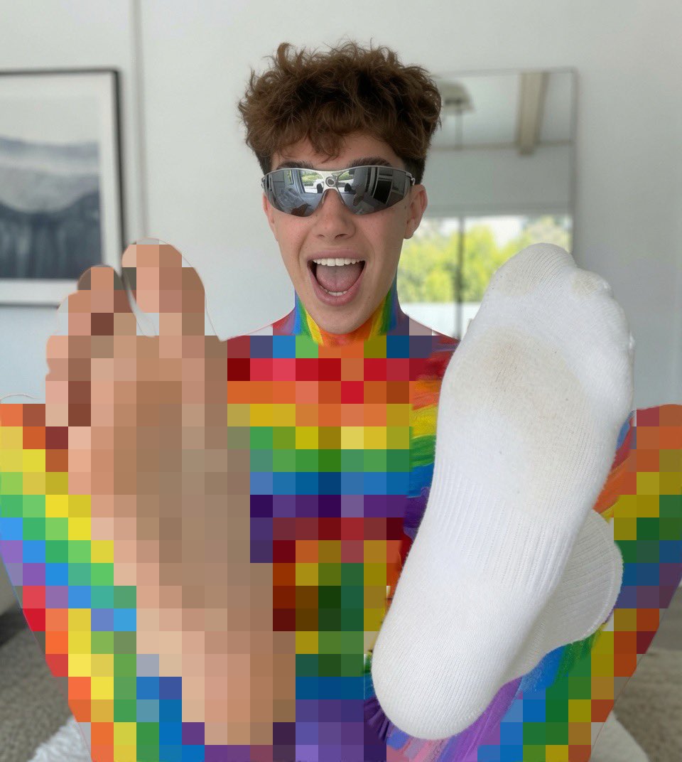censorhaven911's tweet photo. Goon to games Charles censored feet 😂😂 you beta loser https://t.co/Ou0dW6f2U0