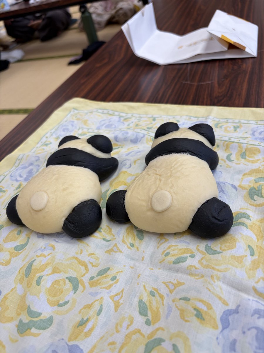 okabemikan's tweet photo. 巣鴨駅で出会ったパン💓
頭はチョコクリーム
お腹には苺クリーム
美味しくいただきました🙏 https://t.co/49HEbom7rq