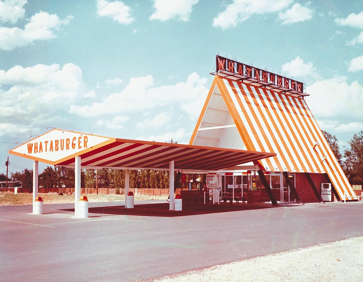 TexasTravlr_'s tweet photo. @TracesofTexas My first ever job as a kid was at Whataburger in 1976 in Houston in a building looking just like that one.  They are still my favorite hamburgers. https://t.co/Ic1VtU5epU