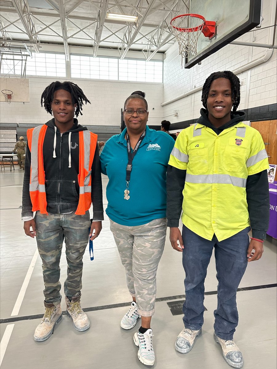 WomenInTrucking's tweet photo. Meet our August Member of the Month, Gina Smith, Logistics, Supply Chain, and Manufacturing Instructor at Robert W. Groves High School! 👋🚛

👉Check out #HERstory: https://t.co/q0ZDXmDbxH

#WomenInTrucking https://t.co/5vQV7pJVOy