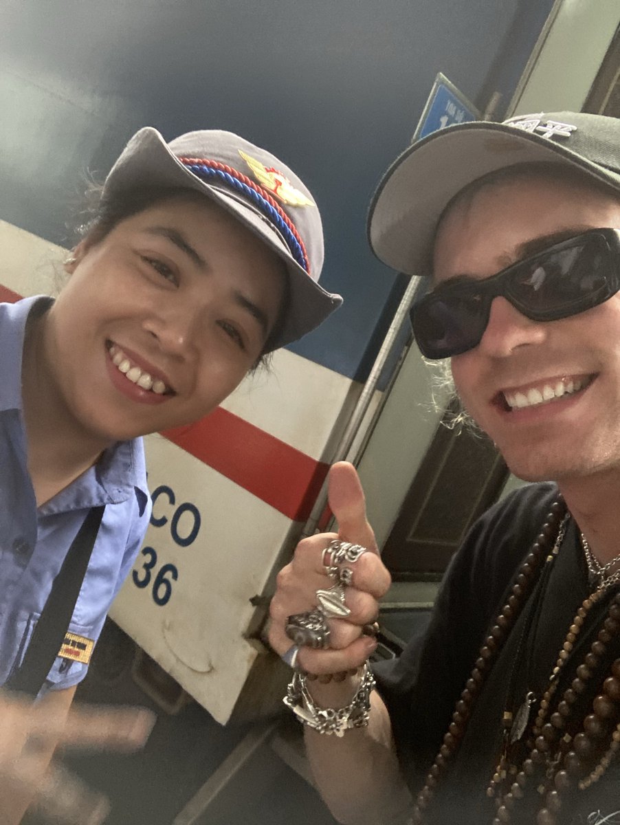 olizaytun's tweet photo. 🚂 Taking the train for a journey through Vietnam. This is the way to explore the country. 🇻🇳 https://t.co/BZtUMWutum