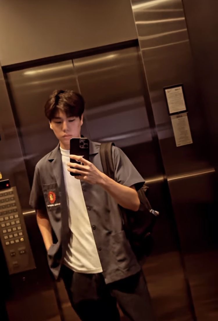 yapperphu's tweet photo. the college heartthrob 😵‍💫🤍 https://t.co/UXIlnVheR1