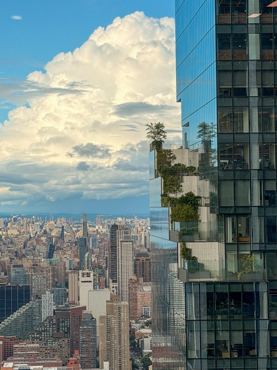 siddhu_malage's tweet photo. The clouds in Manhattan are beautiful today. https://t.co/n7bQs5hVwI