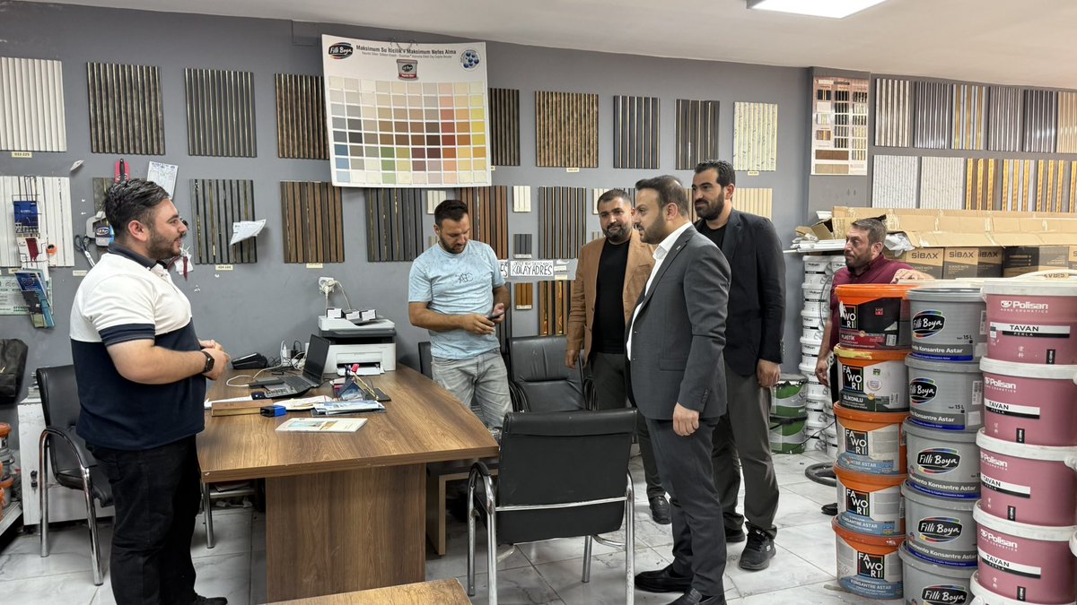 mbagmanci63's tweet photo. Süleymaniye Mahallemizde Hemşehrilerimizle İç İçeyiz! 

İlçe Başkan Yardımcılarımız Sn. Abdulkadir Aksoy, Sn. Tuncay Dağ ve Yönetim Kurulu Üyemiz Sn. Halil Kaya ile birlikte esnafımızı ve kıymetli vatandaşlarımızı ziyaret ettik.

Gelen talepleri yerinde dinliyor, Haliliye’miz için ortak akılla ve anında çözümler üretmek gayesiyle çalışıyoruz. Bizi her daim muhabbetle karşılayan hemşehrilerimize teşekkür ediyoruz. 🤝

#AKParti #Haliliye #MustafaBağmancı #Şanlıurfa 

@RTErdogan @abuyukgumus @bybekirbozdag @acarfaruka @AKGMTeskilat @hakanaksu058 @farukaytek @ensartopcu @milhamigunbegi @fatmaocak0663 @MDOGANSALAR_TR @AkHaliliiye @AkHaliliyeKadin @akgenchaliliyee @akadiraksoy63 @tuncaydag63 @halilkaya8989