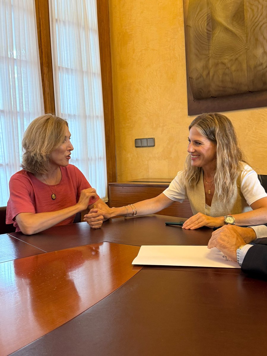 AnaMestrePP's tweet photo. Renuncia @juliaibamar ya alcaldesa de El Ejido. 

Te deseo muchos éxitos para el futuro de tus vecinos y ciudad. 

Lo harás muy bien como así lo has hecho esta legislatura en el Parlamento con educación, buen talante y empeño en todo lo encomendado. 

Gracias alcaldesa https://t.co/V5cXDjnQ2x