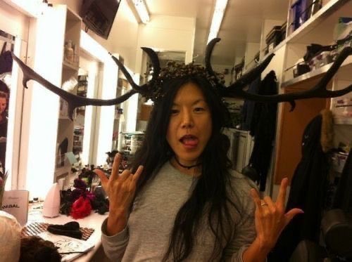 G00D54M4R174N's tweet photo. these communal ass antlers everyone and their mom tried on https://t.co/coG6Oh28Eu