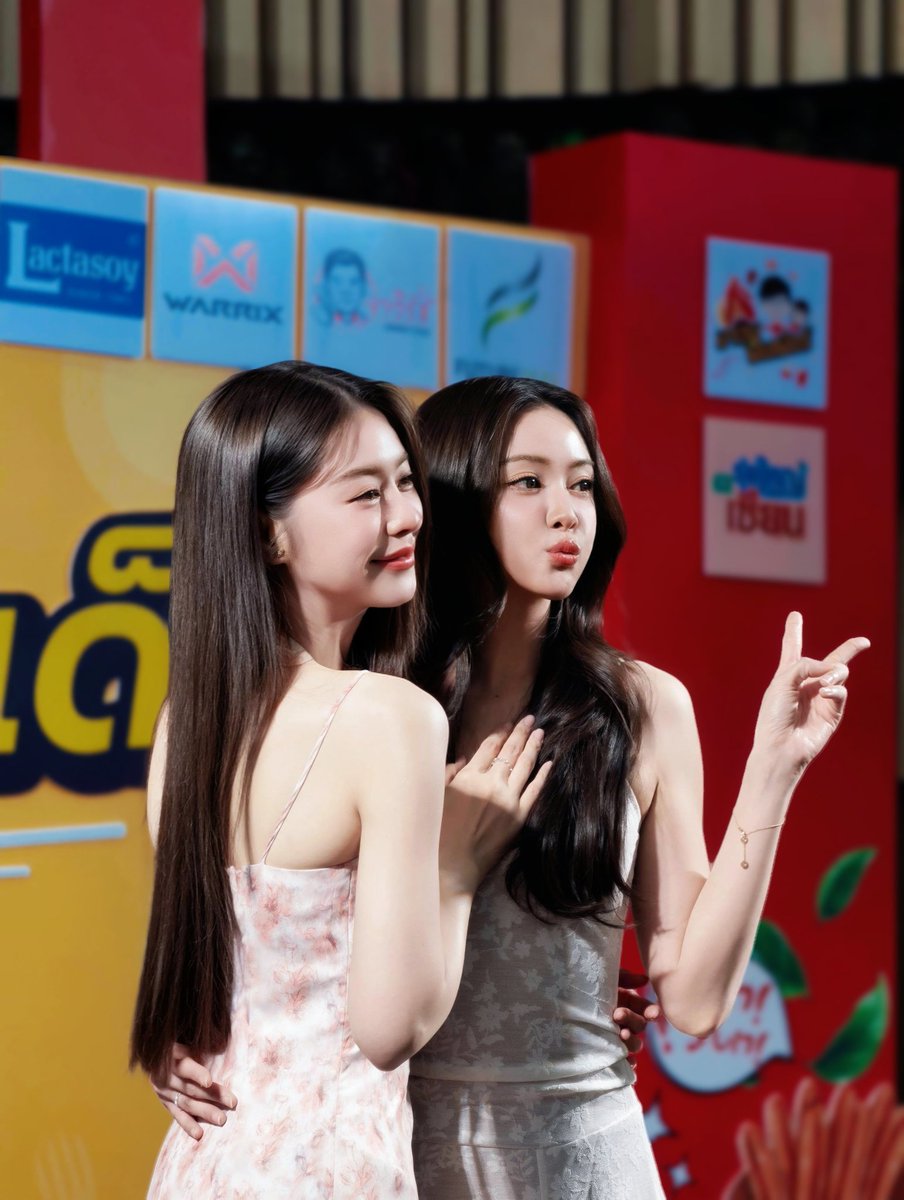 sp_nusu's tweet photo. ท่ามือโปรดของแบม 🩷🫠

แบมอยากจับอกอุ้มมากกก ไม่ทัน เขินๆ คนเยอะๆ 👉👈👀

#อุ้มแบม #OomBam https://t.co/mKOrzaGDTm