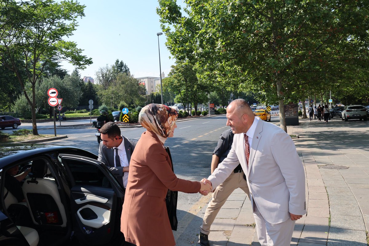 atakanclkresmi's tweet photo. İçişleri Bakan Yardımcısı ve BİK  Genel Kurul Üyesi Sayın Kübra Güran Yiğitbaşı'nı Bölge Müdürlüğümüzde ağırladık. Gerçekleştirdiğimiz verimli görüşmede Kurumumuzun çalışmaları ve yerel medyaya ilişkin değerlendirmelerde bulunma fırsatı bulduk. Nazik ziyaretleri için Sayın Bakan Yardımcımıza teşekkür ediyor, çalışmalarında başarılar diliyorum. @kubrayigitbasi @basinilankurumu
