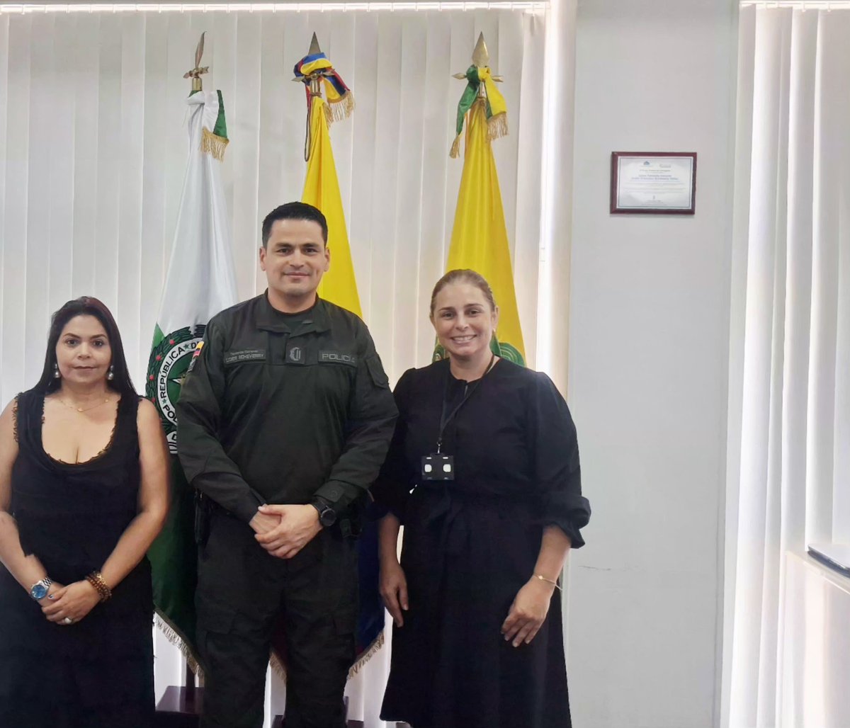 ASOCIESM's tweet photo. Un sector productivo seguro desarrolla sus actividades empresariales con tranquilidad. Avanzamos en la hoja de ruta @BASCSantaMarta y acciones de prevención establecidas. 👏
#PoliciaNacional
#Pisba https://t.co/CLnlLenClL