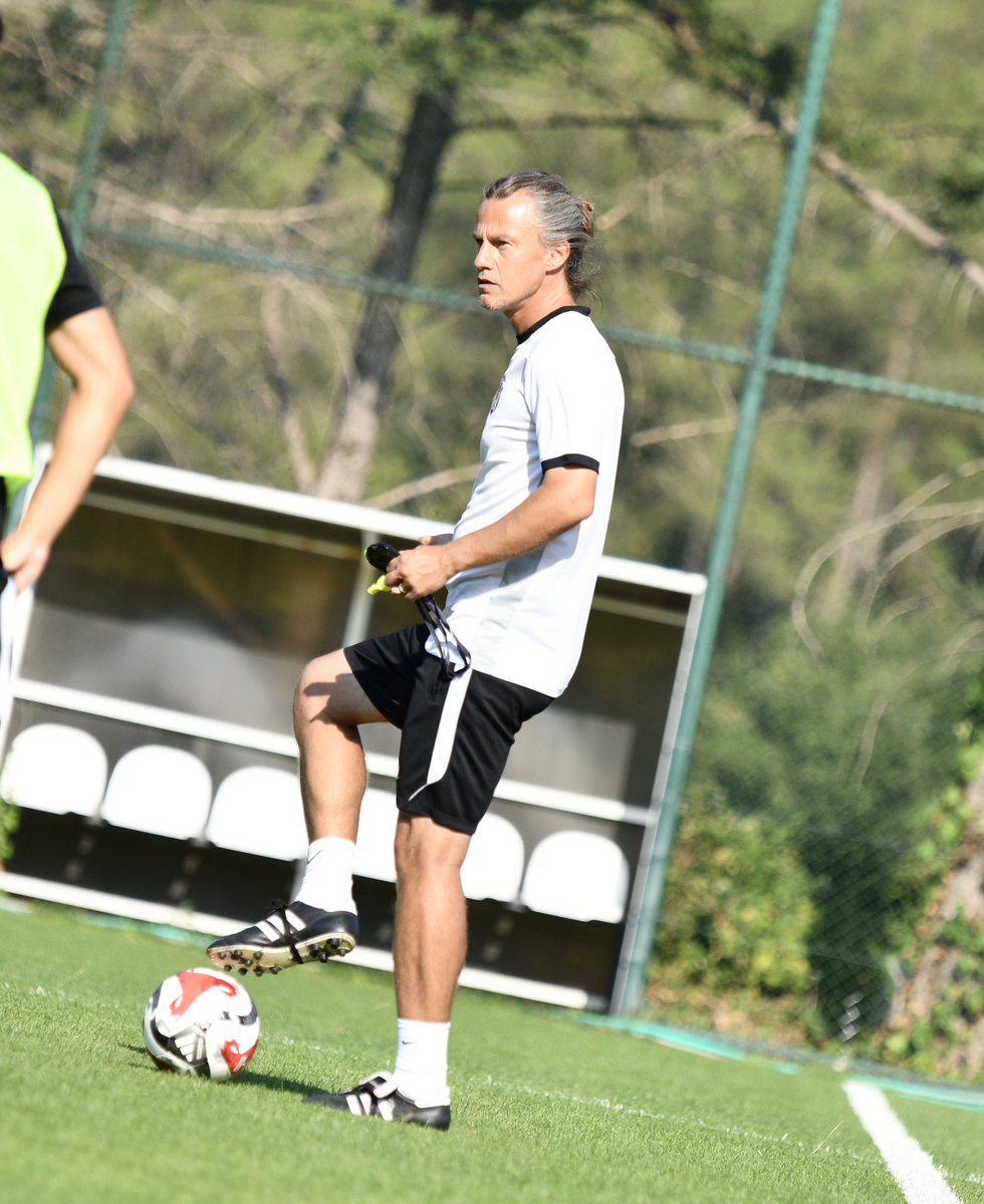 BjkAkademi's tweet photo. U19 Akademi Takımımız, yeni sezon hazırlıklarına Ümraniye Nevzat Demir Tesisleri’nde gerçekleştirdiği antrenman ile devam etti.💪🏻 https://t.co/svmg7vDdB6
