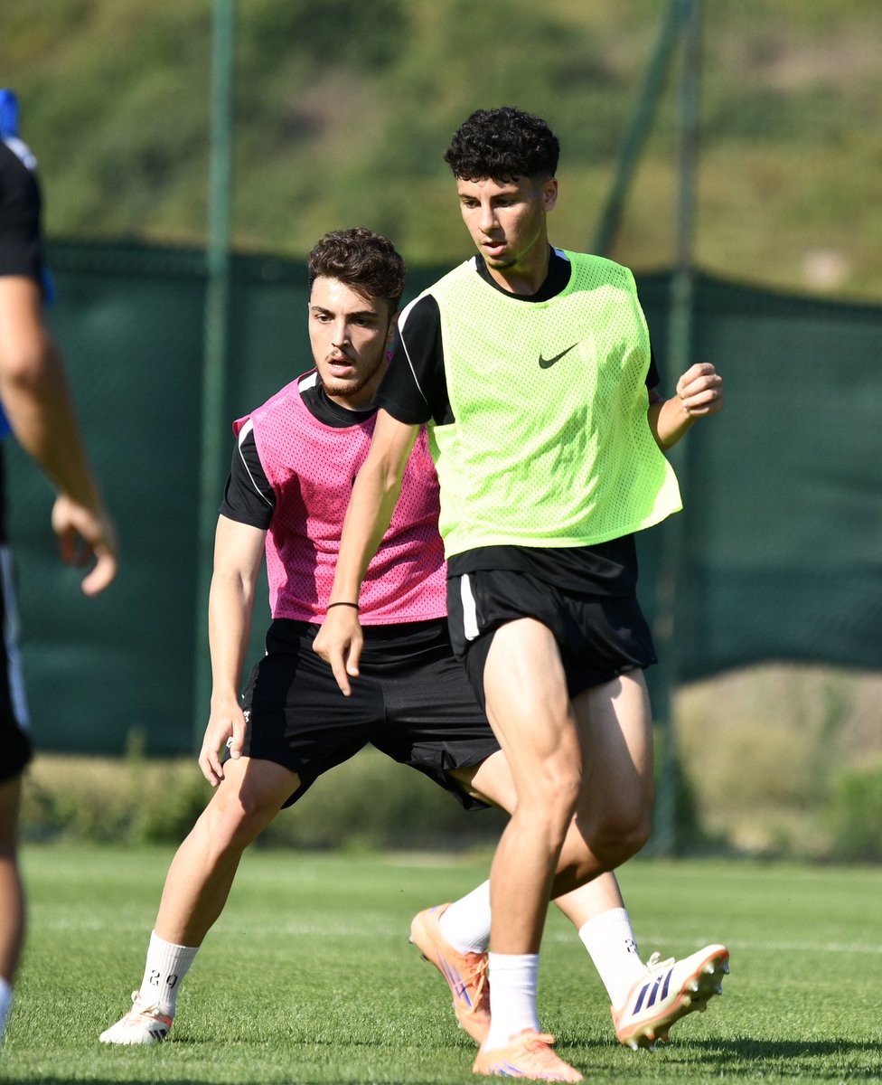 BjkAkademi's tweet photo. U19 Akademi Takımımız, yeni sezon hazırlıklarına Ümraniye Nevzat Demir Tesisleri’nde gerçekleştirdiği antrenman ile devam etti.💪🏻 https://t.co/svmg7vDdB6