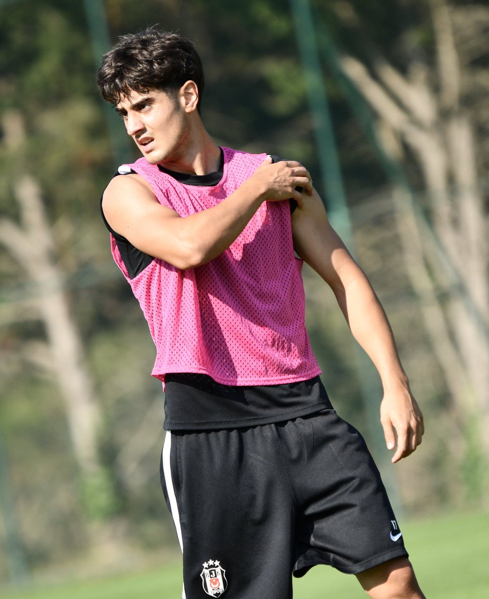 BjkAkademi's tweet photo. U19 Akademi Takımımız, yeni sezon hazırlıklarına Ümraniye Nevzat Demir Tesisleri’nde gerçekleştirdiği antrenman ile devam etti.💪🏻 https://t.co/svmg7vDdB6