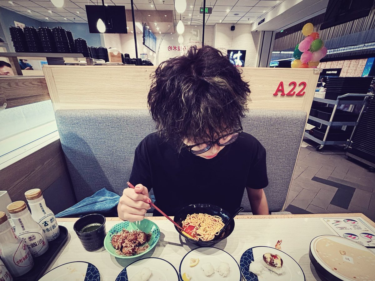 ShawnWan0's tweet photo. 吃饭吃饭 https://t.co/cfur2bHPgi