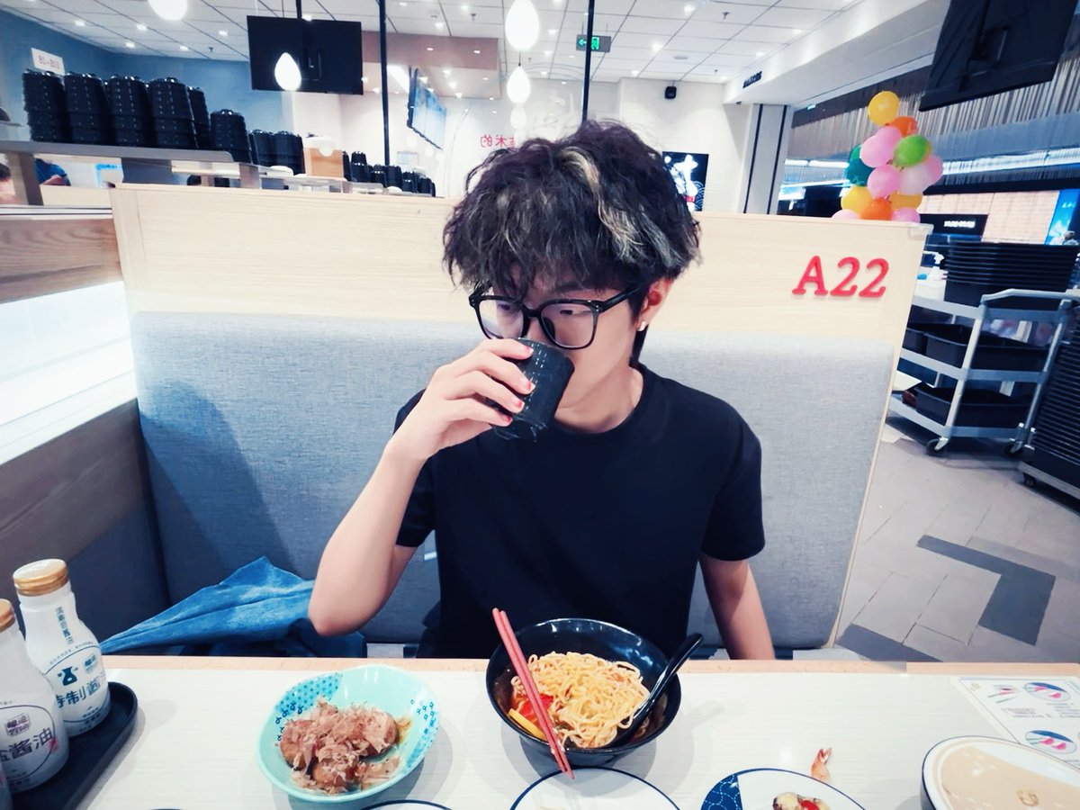 ShawnWan0's tweet photo. 吃饭吃饭 https://t.co/cfur2bHPgi