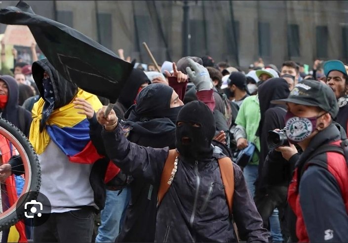 MontanoQuinte's tweet photo. Todo aquel que aporte a la IUS Positiva es para agradecer, no importa su tendencia política, genero o religión. Los Códigos de la administración de justicia no son autóctonos,llegaron de Francia, inglaterra,EEUU. La ley anticapuchos es necesaria en un País donde la protesta legítima esta permitida; como pretender identificar al delincuente que comete un delito si tiene su rostro cubierto.