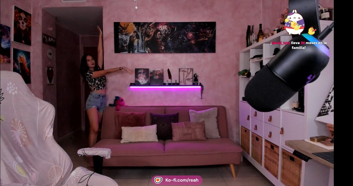Zenit__122's tweet photo. Pasense ahora mismo por el directo de esta mujer @Reah_Ofi porque tremendo set  up que se ha marcado nuestra patrona fav 😍💓💓 https://t.co/ySvme7PBI3