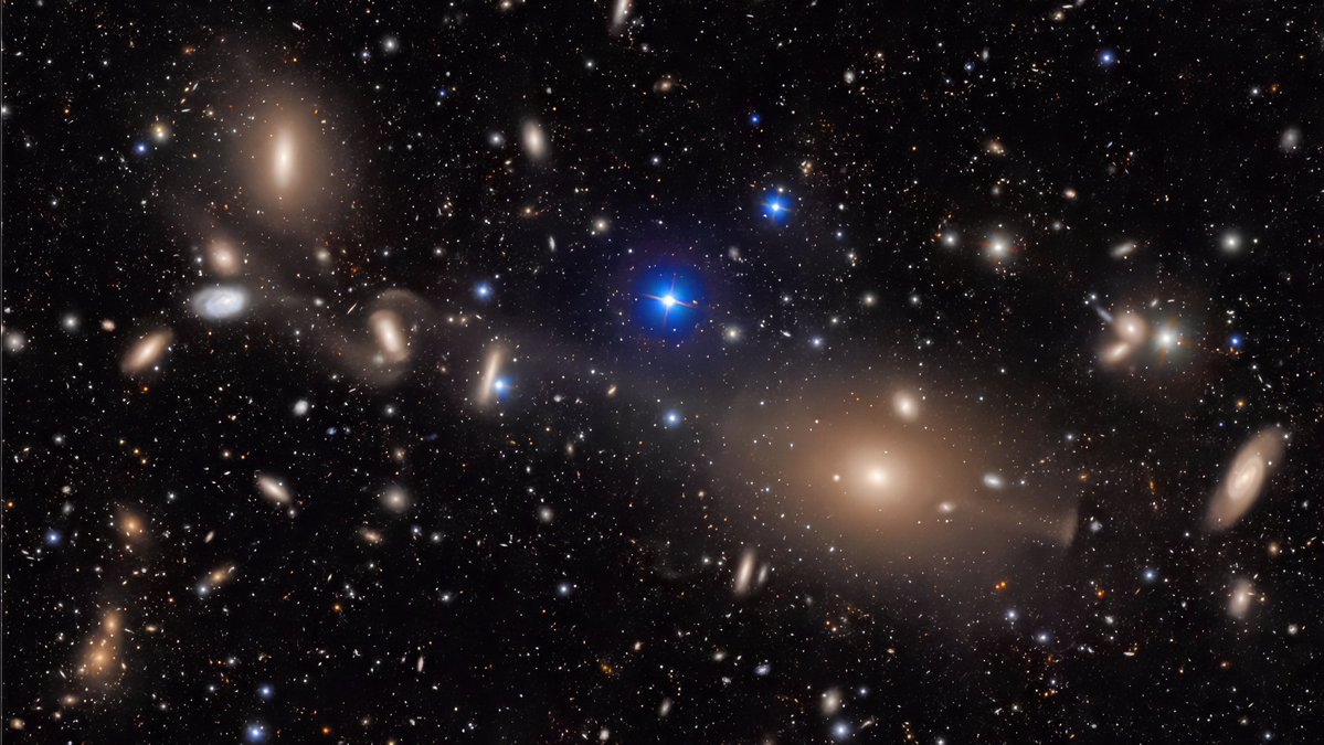 dezzie_rezzie's tweet photo. 🚨 The Vera C. Rubin  Observatory in Chile has the "World's largest digital camera"  captures 500k galaxies & 50k stars in stunning new photo. 

 {I've added clarity to the image jsyk} 

WOW. That's so stunning!

......too bad its probably an artist rendering 😂

I WANT TO BELIEVE!!!! I really do.