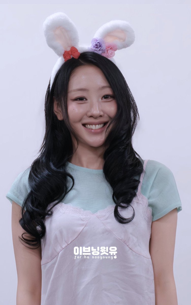 YVES_BRASIL's tweet photo. Yves durante o evento de fansign de ontem.

cr: yvesningwithyou 
#YVES #이브 #NAIL @Yves___official https://t.co/fDx6xsE9n6